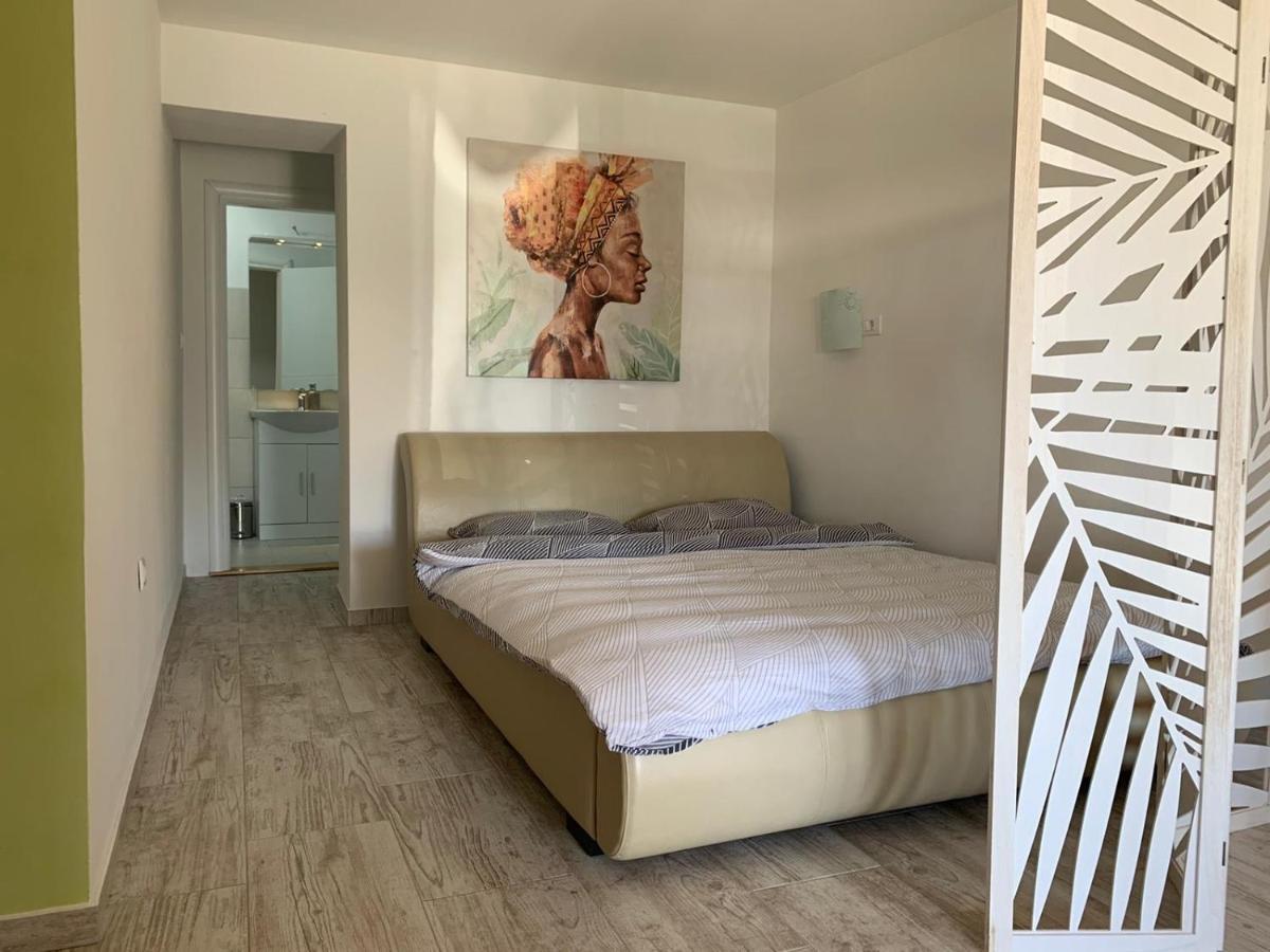 Apartment Mirakul 塞尼 外观 照片