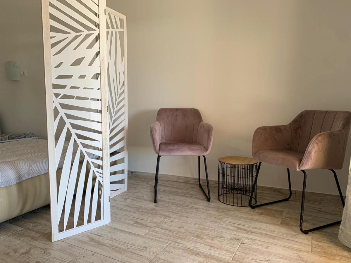 Apartment Mirakul 塞尼 外观 照片