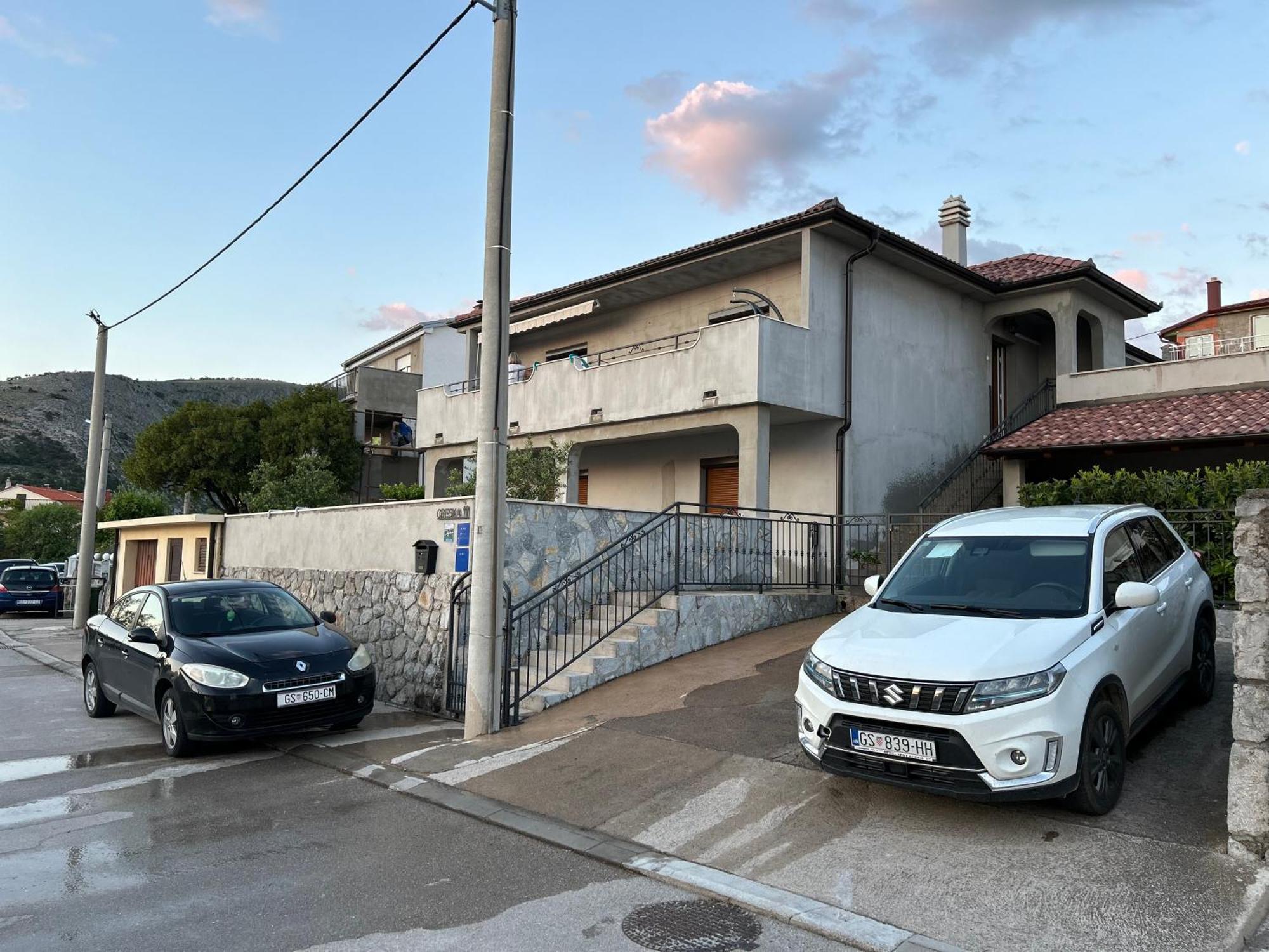 Apartment Mirakul 塞尼 外观 照片