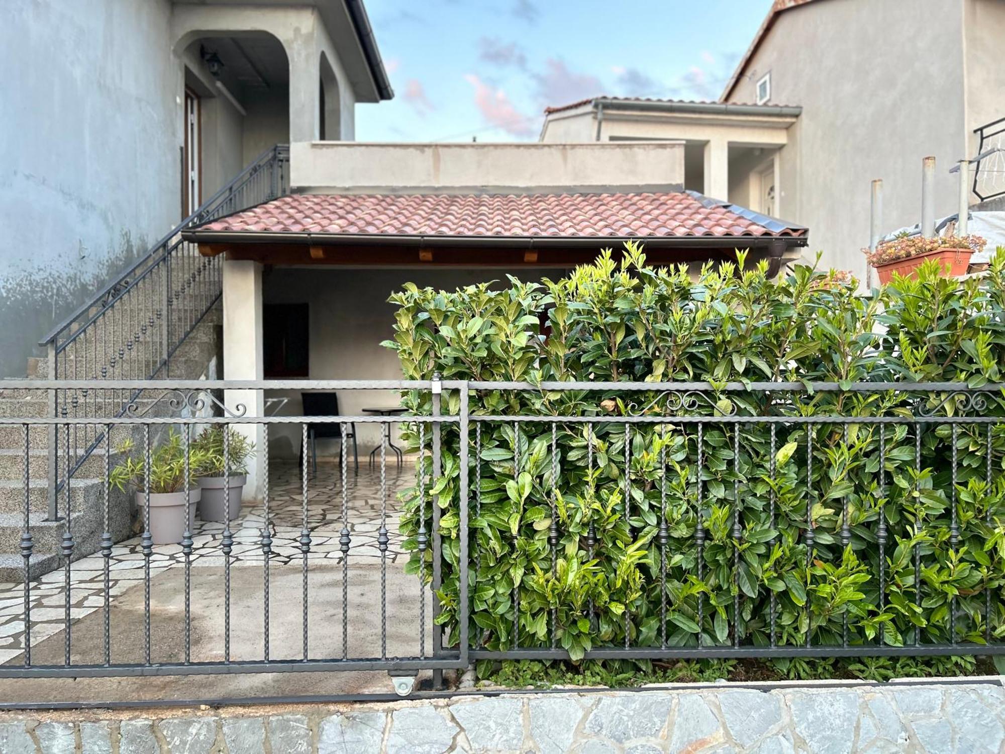 Apartment Mirakul 塞尼 外观 照片